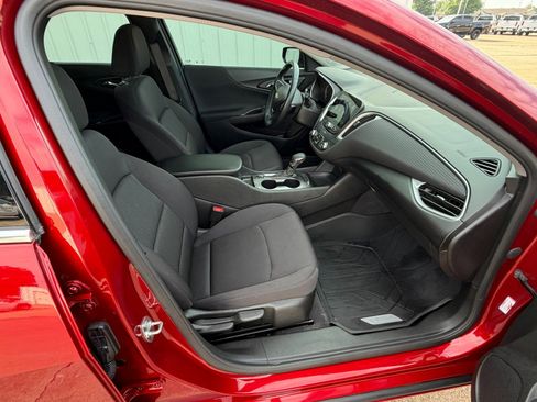 Used 2025 Chevrolet Malibu RS w/ LPO, Floor Liner Package FWD image 28