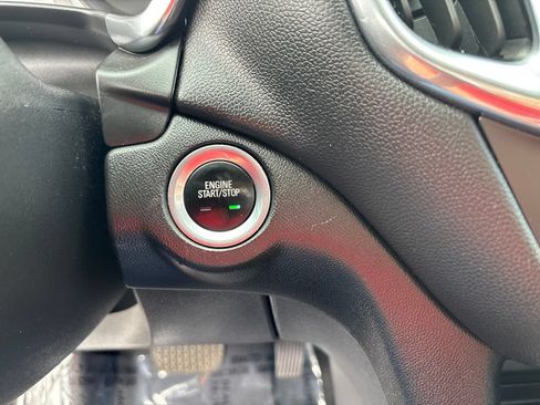 Used 2019 Chevrolet Equinox LT FWD image 25