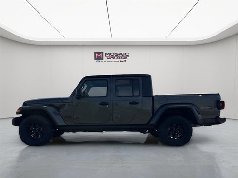 Used 2022 Jeep Gladiator Willys image 4