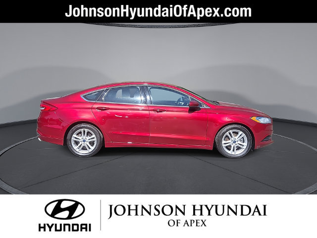 Used 2018 Ford Fusion SE w/ Fusion SE Technology Package FWD image 10