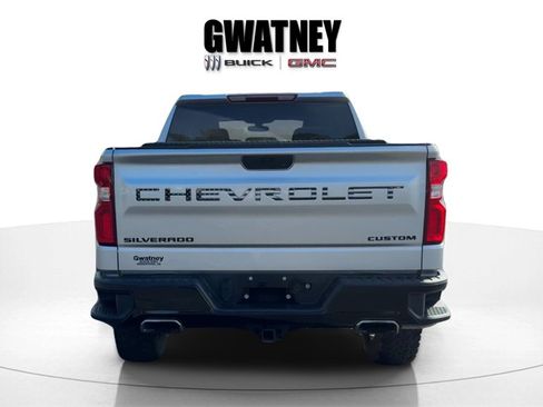 Used 2021 Chevrolet Silverado 1500 Custom Trail Boss w/ LPO, Dark Essentials Package image 5