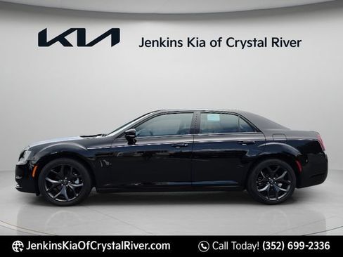 Used 2023 Chrysler 300 S w/ Comfort Group RWD image 11