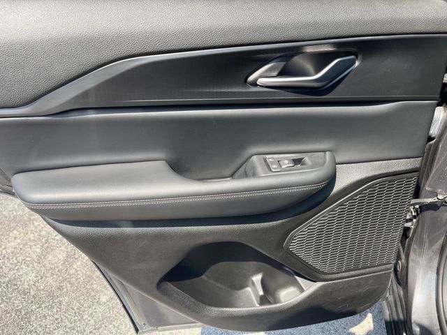 Used 2023 Jeep Grand Cherokee Laredo AWD/4WD image 19