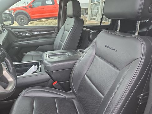 Used 2022 GMC Yukon Denali w/ Denali Premium Package AWD/4WD image 13