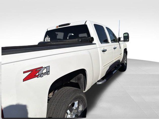 Used 2014 Chevrolet Silverado 2500 LT w/ Interior Plus Package AWD/4WD image 9