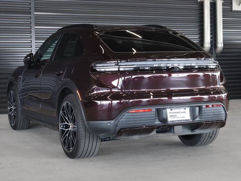Used 2025 Porsche Macan Electric w/ Premium Package RWD image 3