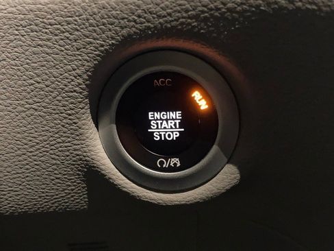 Used 2023 Chrysler Pacifica Limited image 21