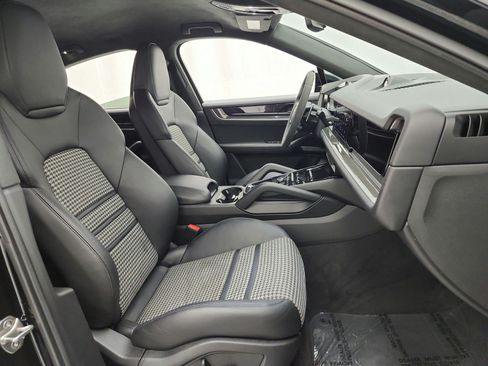 Used 2024 Porsche Cayenne S AWD/4WD image 18