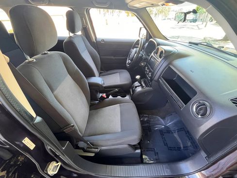 Used 2014 Jeep Patriot Latitude AWD/4WD image 11