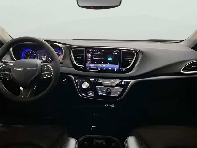 Used 2025 Chrysler Pacifica Select FWD image 12
