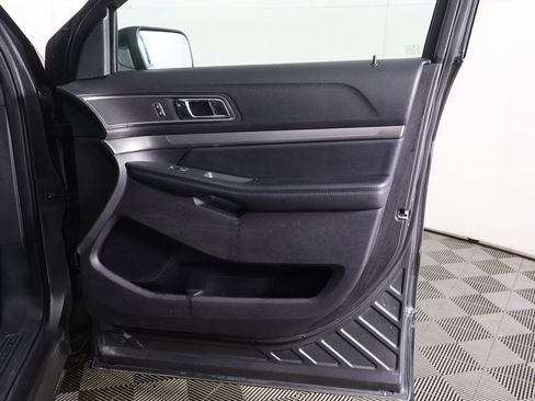 Used 2019 Ford Explorer XLT w/ Equipment Group 202A image 24