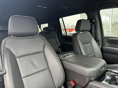 Certified 2025 Chevrolet Suburban Premier image 32