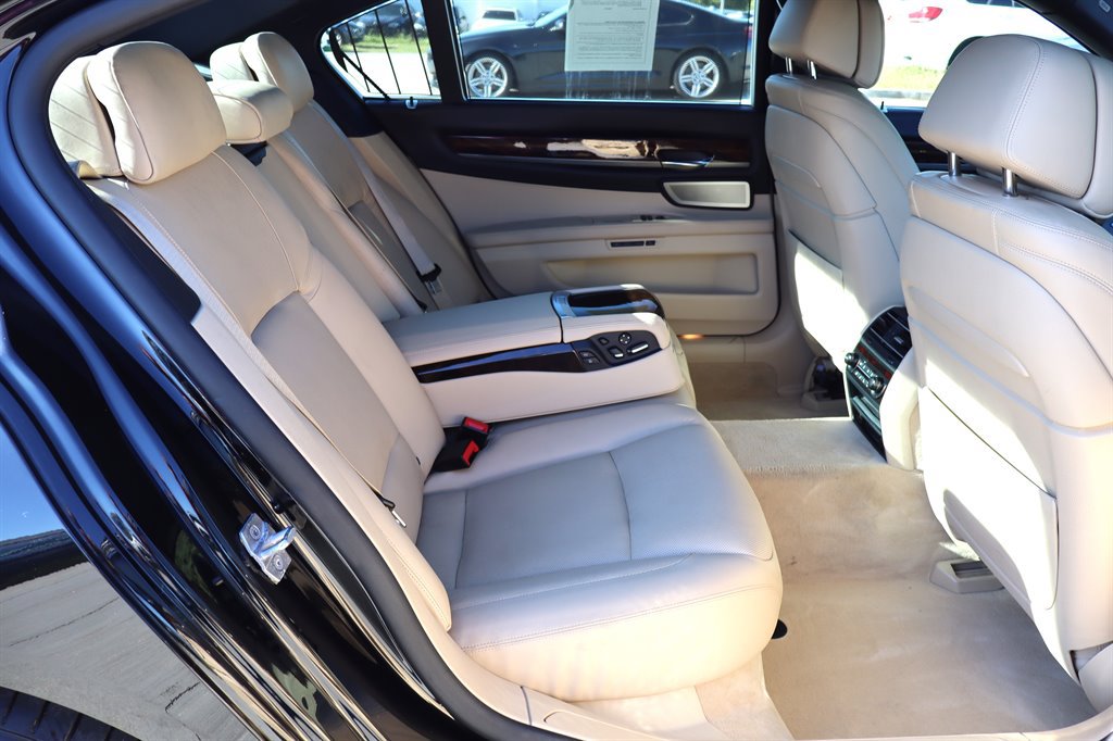 Used 2013 BMW 750Li RWD image 17