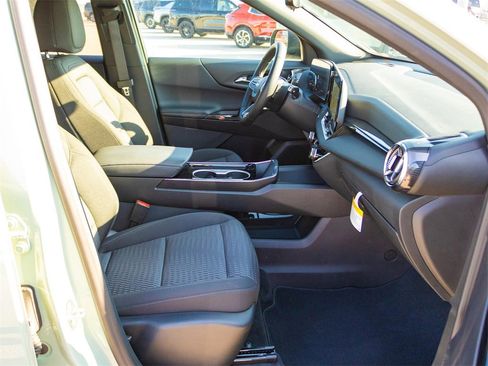 New 2025 Chevrolet Equinox LT w/ Safety and Technology Package image 10