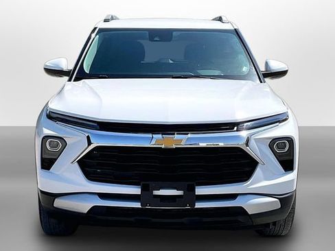 Used 2025 Chevrolet TrailBlazer LT AWD/4WD image 2