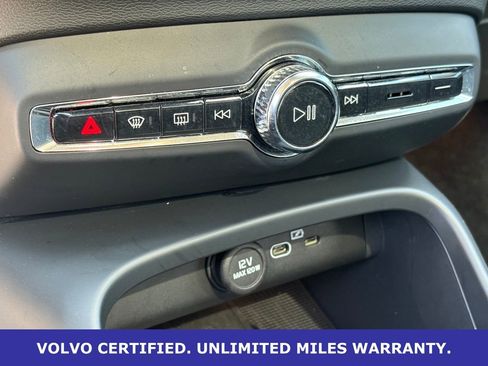 Certified 2025 Volvo XC40 B5 Core image 21