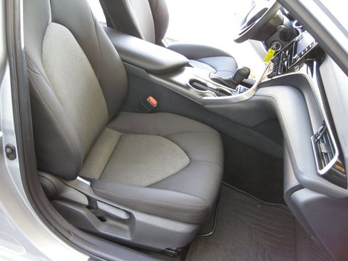 Used 2021 Toyota Camry LE image 37