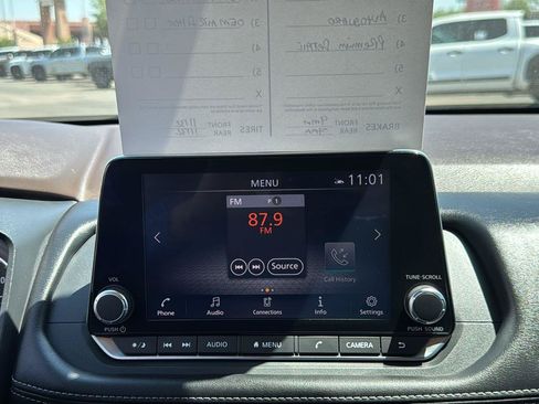 Used 2022 Nissan Rogue SV FWD image 21