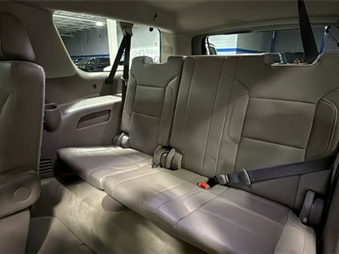 Certified 2018 Chevrolet Suburban Premier image 14