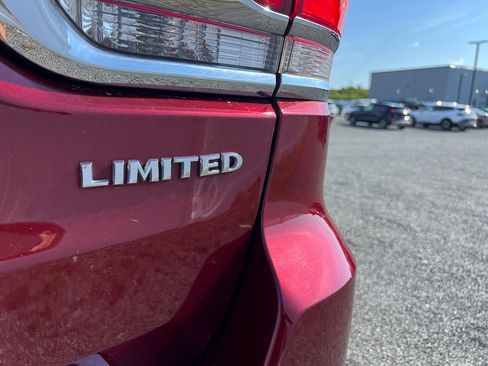 Used 2018 Jeep Grand Cherokee Limited w/ Luxury Group II AWD/4WD image 4
