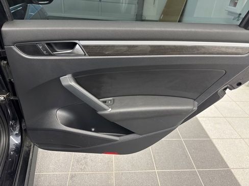 Used 2017 Volkswagen Passat 1.8T SE image 8