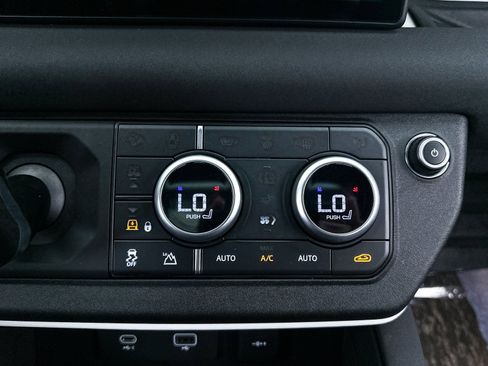 Used 2023 Land Rover Defender 110 S image 23