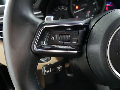 Used 2023 Porsche Macan Turbo image 27