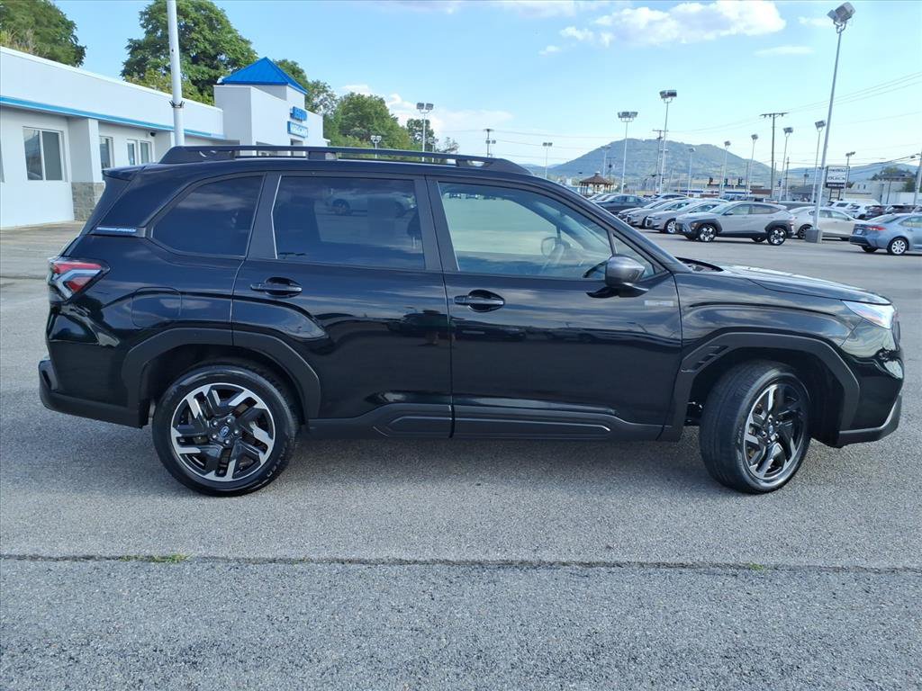 Used 2025 Subaru Forester Premium AWD/4WD image 3