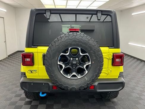 Used 2023 Jeep Wrangler Unlimited Rubicon 4xe w/ Cold Weather Group AWD/4WD image 17