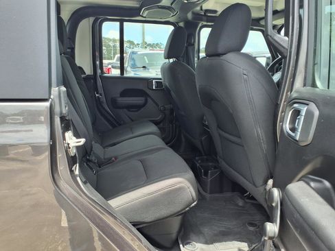 Used 2023 Jeep Gladiator Sport AWD/4WD image 8