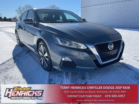 Used 2021 Nissan Altima 2.5 SV image 1
