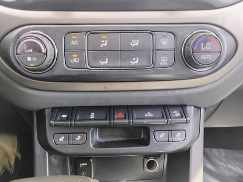 Used 2018 Chevrolet Colorado Z71 image 24