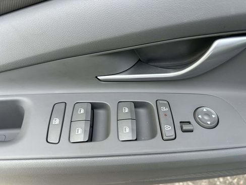 Used 2025 Hyundai Elantra SEL image 21