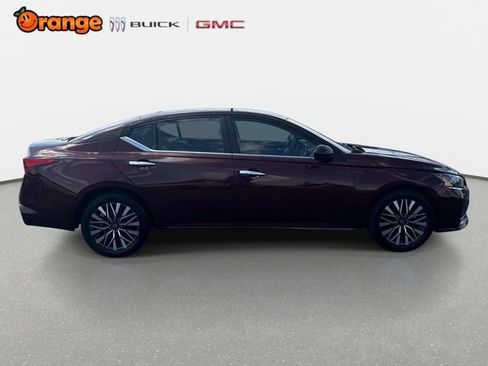 Used 2025 Nissan Altima 2.5 SV FWD image 2
