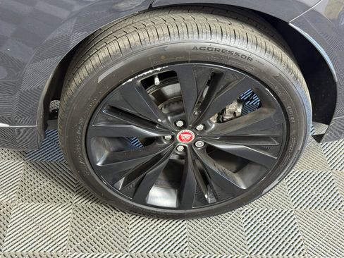 Used 2023 Jaguar F-PACE R-Dynamic S image 6