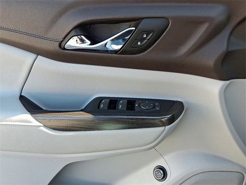 Certified 2023 GMC Acadia SLT image 13