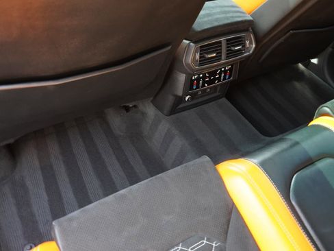 Used 2022 Lamborghini Urus image 50