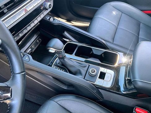 Certified 2024 Kia Telluride EX w/ EX Captain's Chair Package image 14