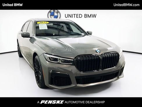 Used 2022 BMW 750i xDrive w/ Luxury Rear Seating Package image 17