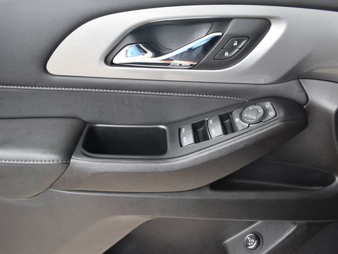 Used 2023 Chevrolet Traverse LT FWD image 20
