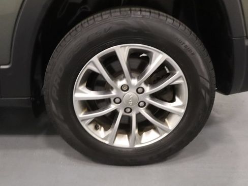 Used 2019 Jeep Cherokee Latitude Plus w/ Cold Weather Group AWD/4WD image 21