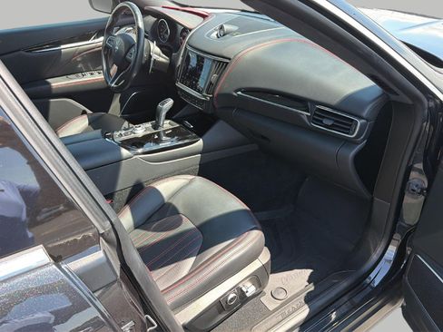 Used 2022 Maserati Levante GT AWD/4WD image 10