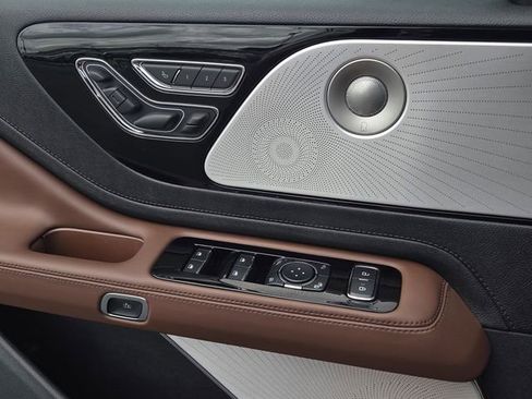New 2026 Lincoln Aviator Reserve w/ Luxury Package RWD image 16