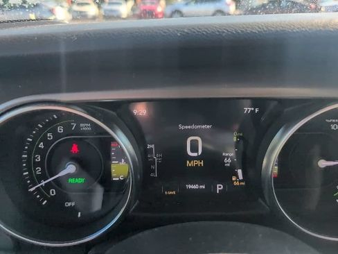 Used 2023 Jeep Wrangler Unlimited AWD/4WD image 15