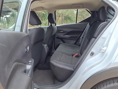 Used 2023 Nissan Kicks SV image 17