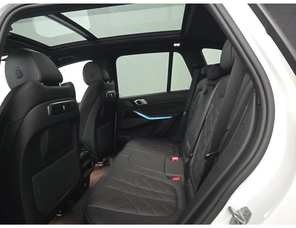 Used 2026 BMW X5 xDrive40i w/ M Sport Package AWD/4WD image 9