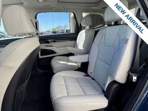 Used 2025 Kia Telluride SX w/ SX Captain's Chair Package image 13