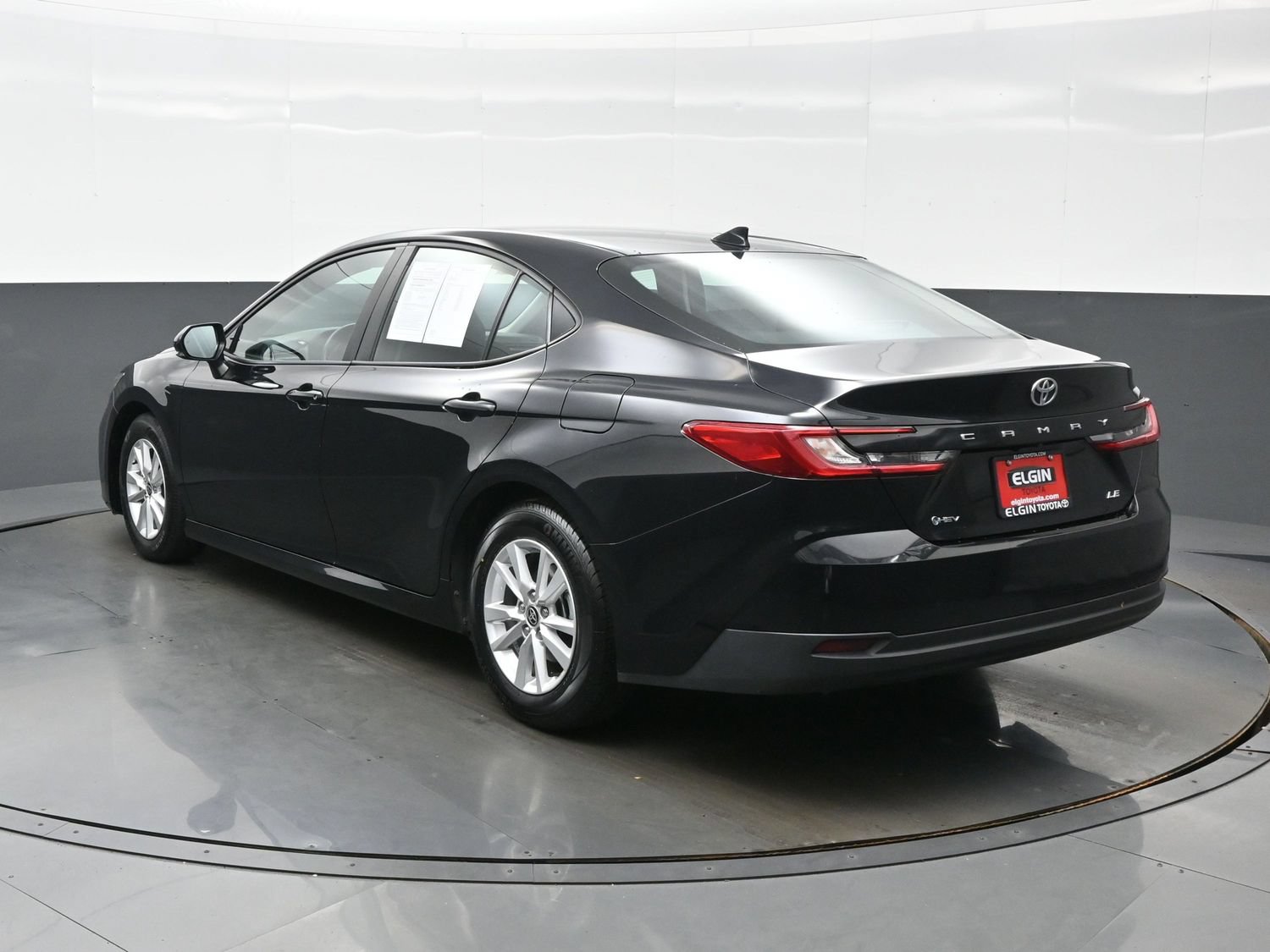 Used 2025 Toyota Camry LE FWD image 4
