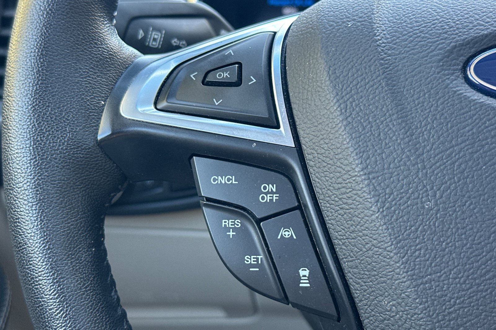 Used 2020 Ford Edge Titanium FWD image 35