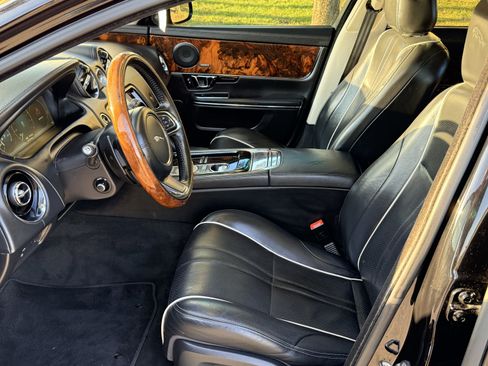 Used 2016 Jaguar XJ R-Sport image 25